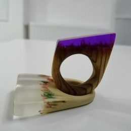 Prsten kombinacija drveta i epoksidne smole