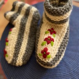 Vunene čarape sa vezom